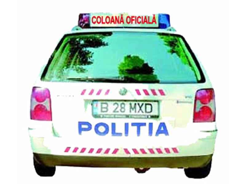 Dacă autovehiculul de poliţie transmite mesajul „coloană oficială”, ai voie să te ataşezi la o astfel de coloană?