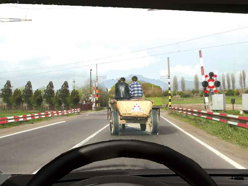 Puteţi efectua depăşirea în situaţia dată?