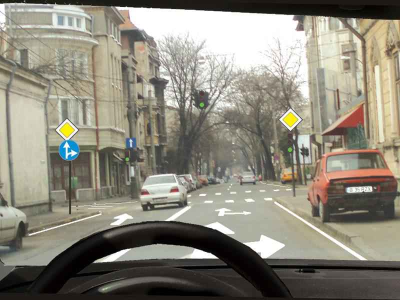 Dacă aţi selectat banda de circulaţie conform imaginii prezentate, vă este permis: