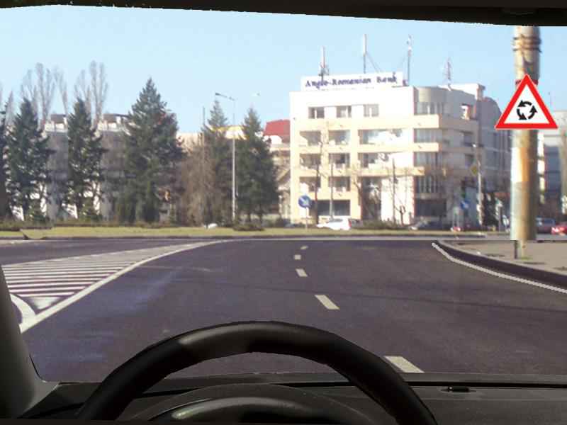Aţi selectat corect banda de circulaţie pentru a vira la stânga în intersecţia care urmează?