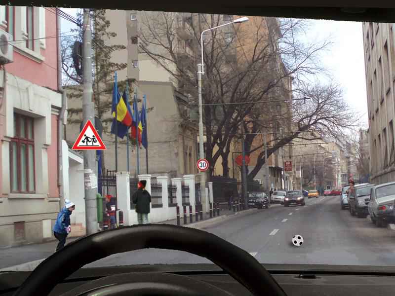 Din punct de vedere al conduitei preventive, cum trebuie să procedaţi în această situaţie?