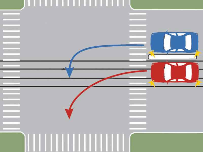 Care dintre autoturisme s-a încadrat corect pentru a schimba direcţia de mers?